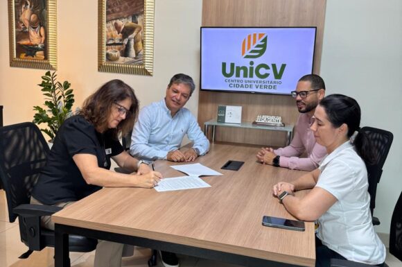 UniCV amplia oportunidades com cursos de Inglês e Italiano